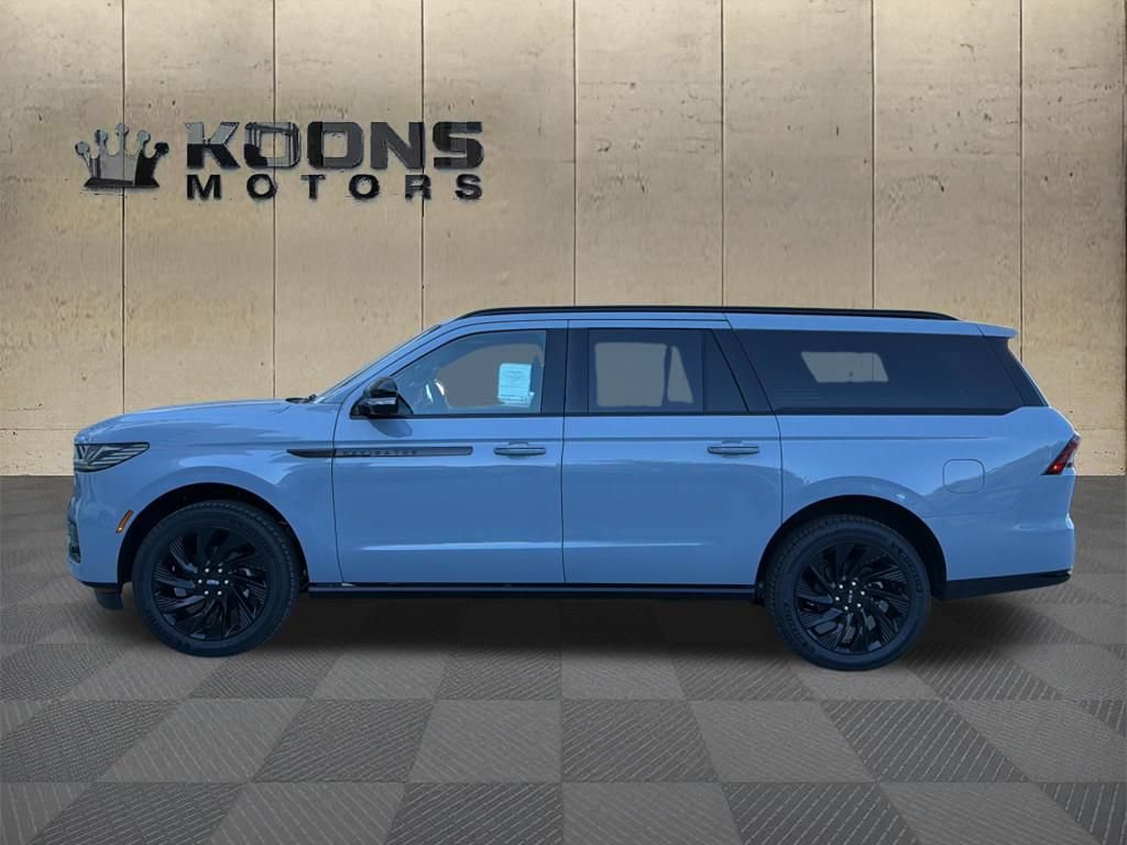 New 2026 Lincoln Navigator L Reserve w/ Jet Appearance Package AWD/4WD image 4