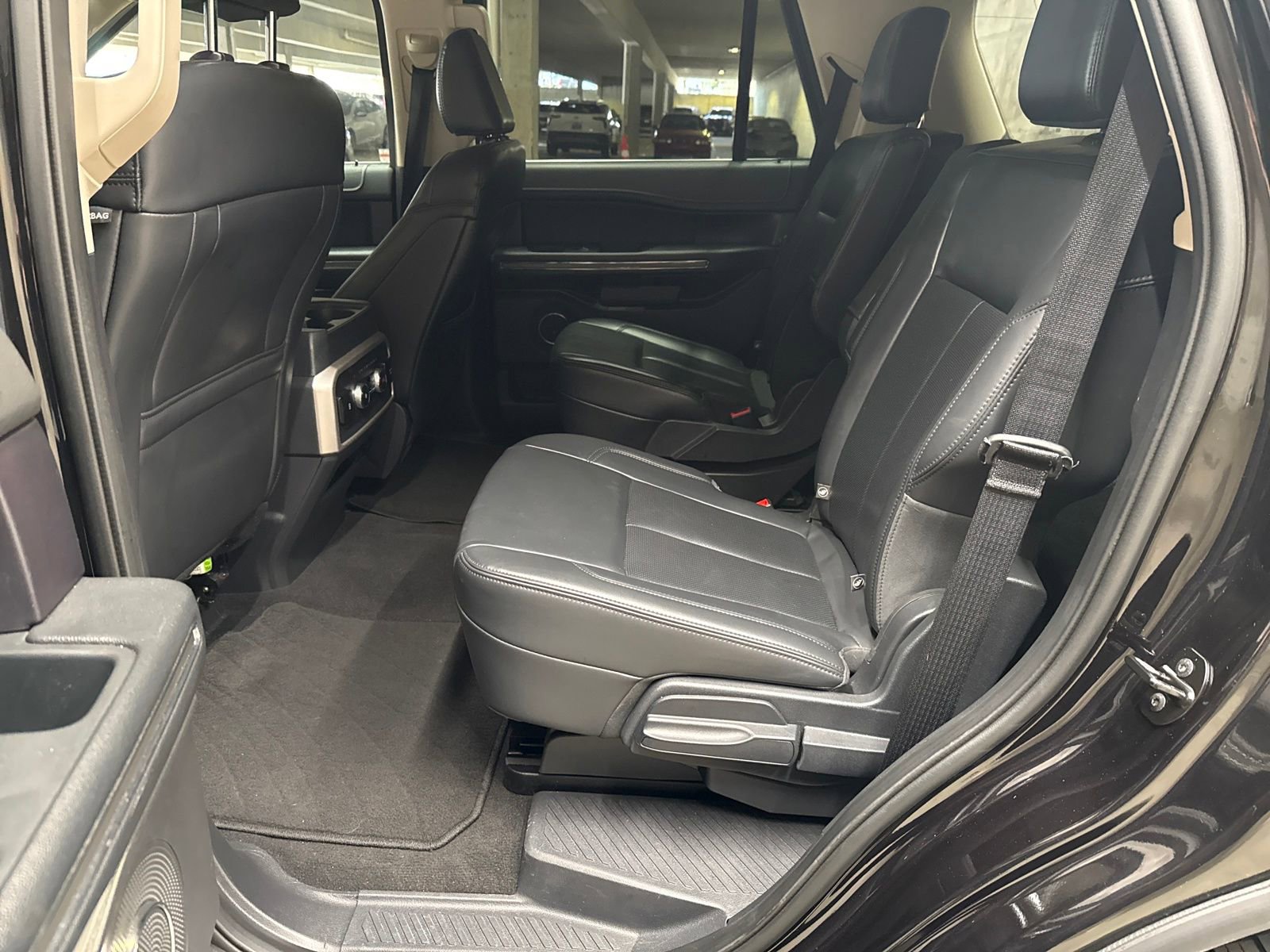 Used 2024 Ford Expedition XLT image 13