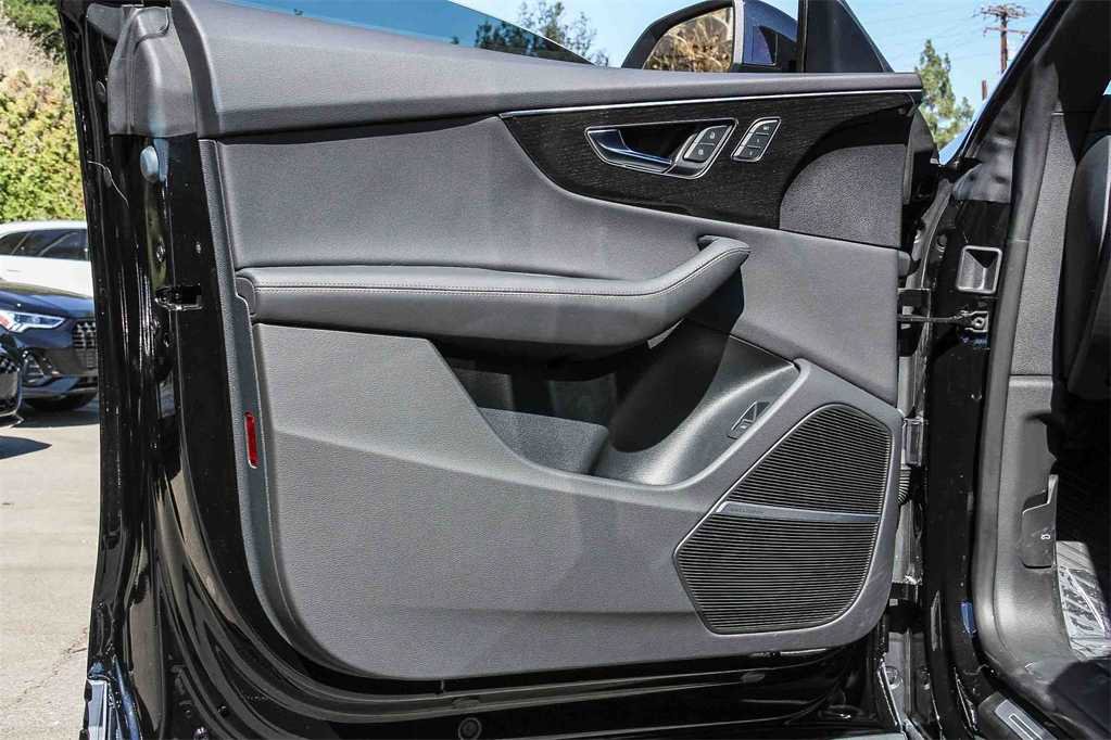 Used 2025 Audi Q8 Premium Plus w/ Premium Plus Package image 24