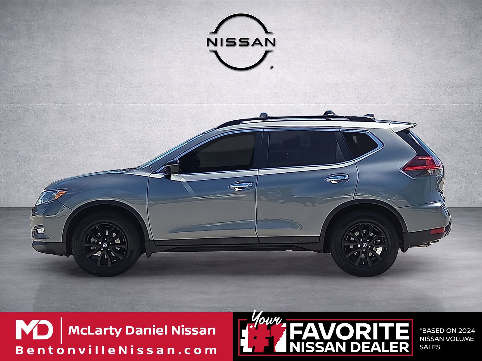 Used 2018 Nissan Rogue SV w/ Premium Package FWD image 3