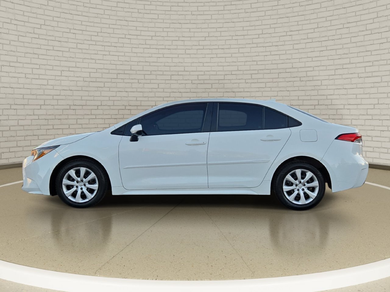 Used 2024 Toyota Corolla LE FWD image 9