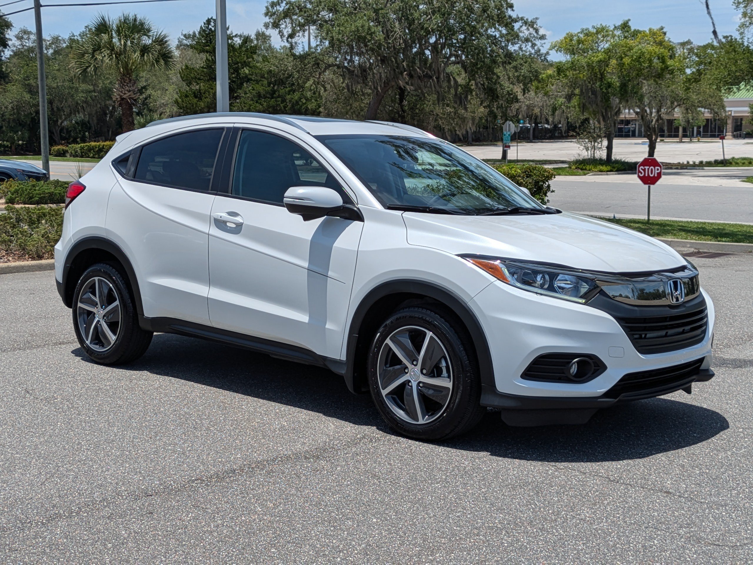 Used 2022 Honda HR-V EX image 2