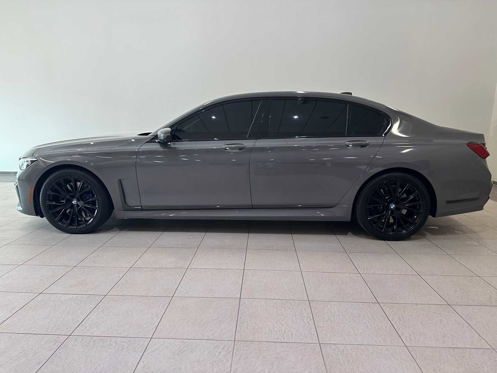 Used 2021 BMW 750i xDrive w/ Executive Package AWD/4WD image 4