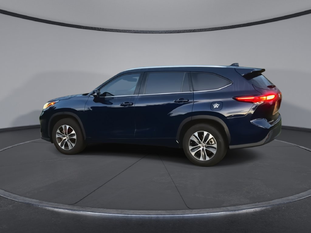 Used 2021 Toyota Highlander XLE FWD image 6