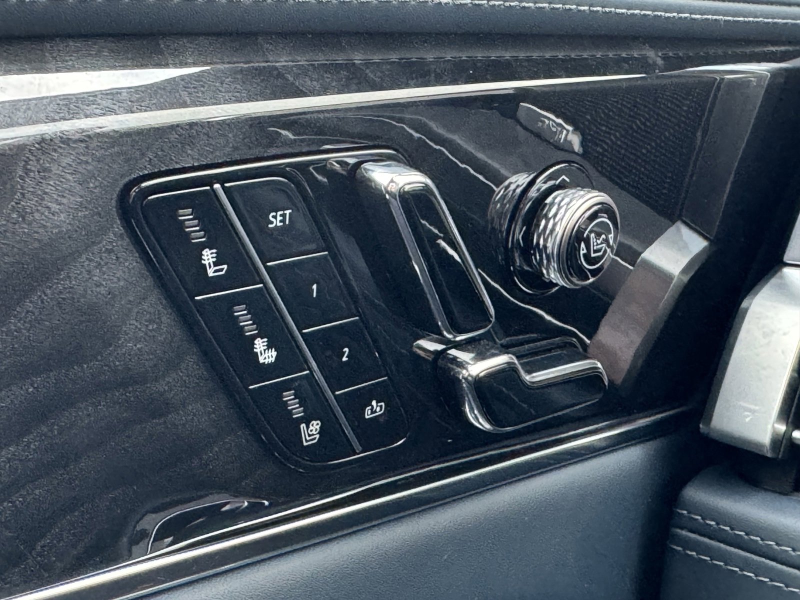 New 2025 Cadillac Escalade IQ Sport 2 image 32