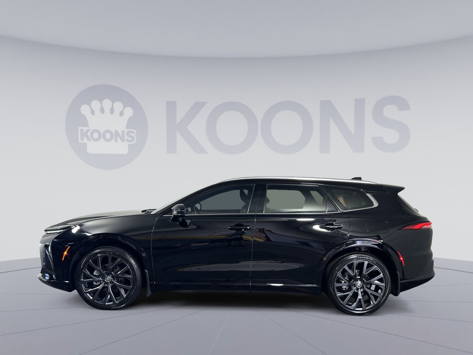 Used 2025 Toyota Crown Signia w/ Advanced Technology Package AWD/4WD image 7