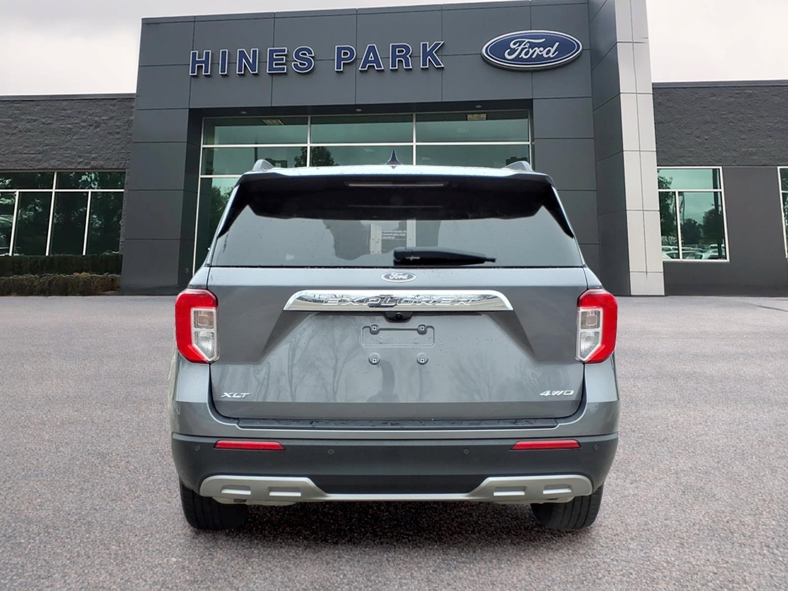 Used 2023 Ford Explorer XLT w/ Equipment Group 202A AWD/4WD image 6