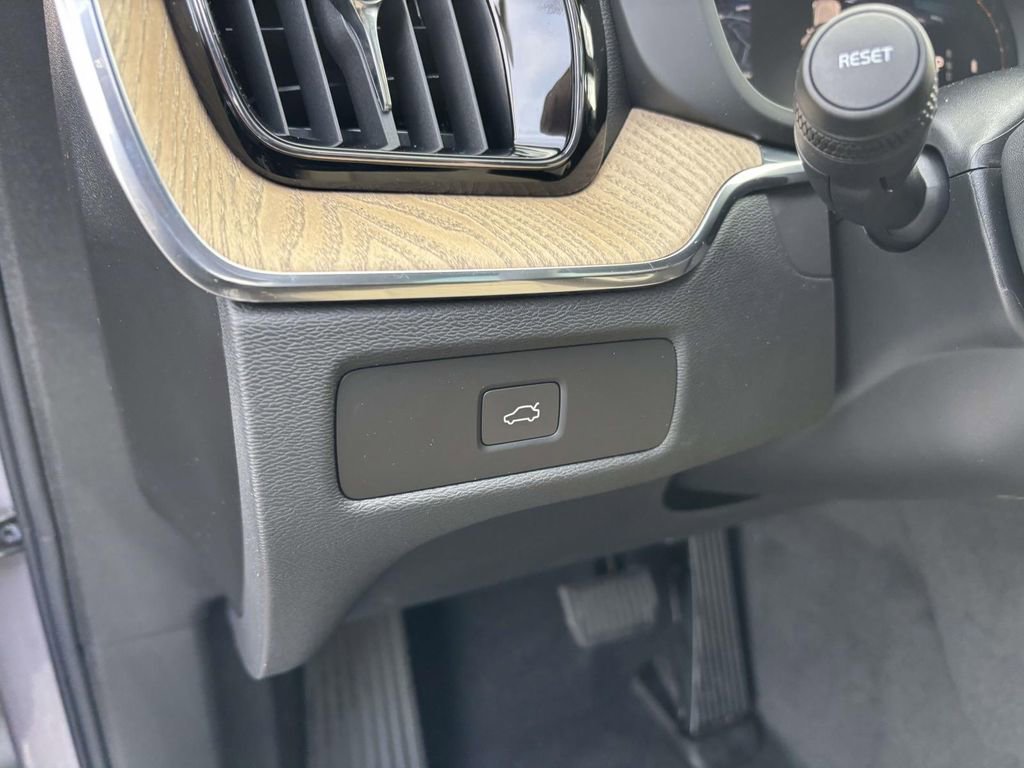 New 2026 Volvo XC60 B5 Plus w/ Protection Package Premier image 14