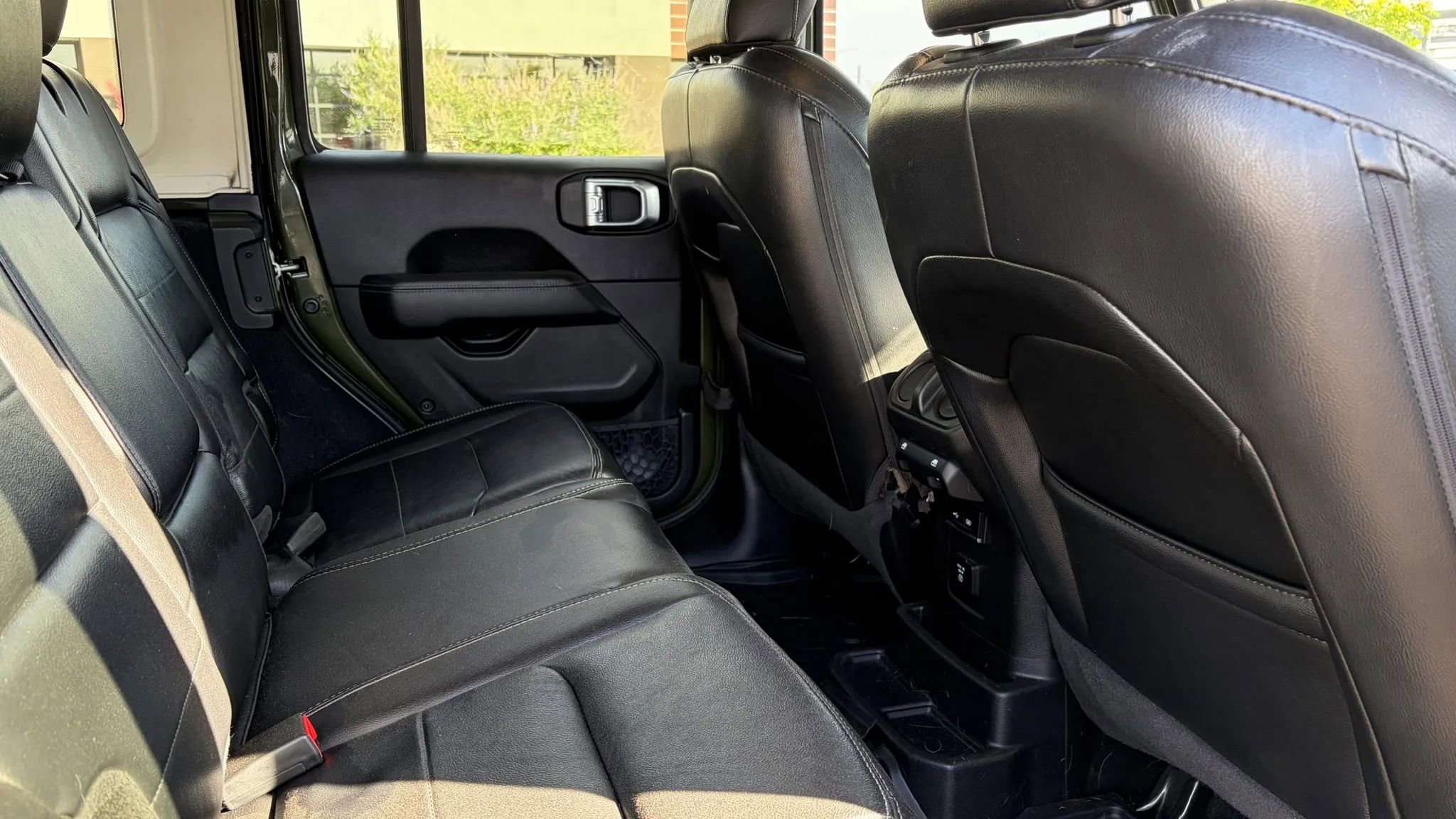 Used 2020 Jeep Wrangler Unlimited Sahara AWD/4WD image 13