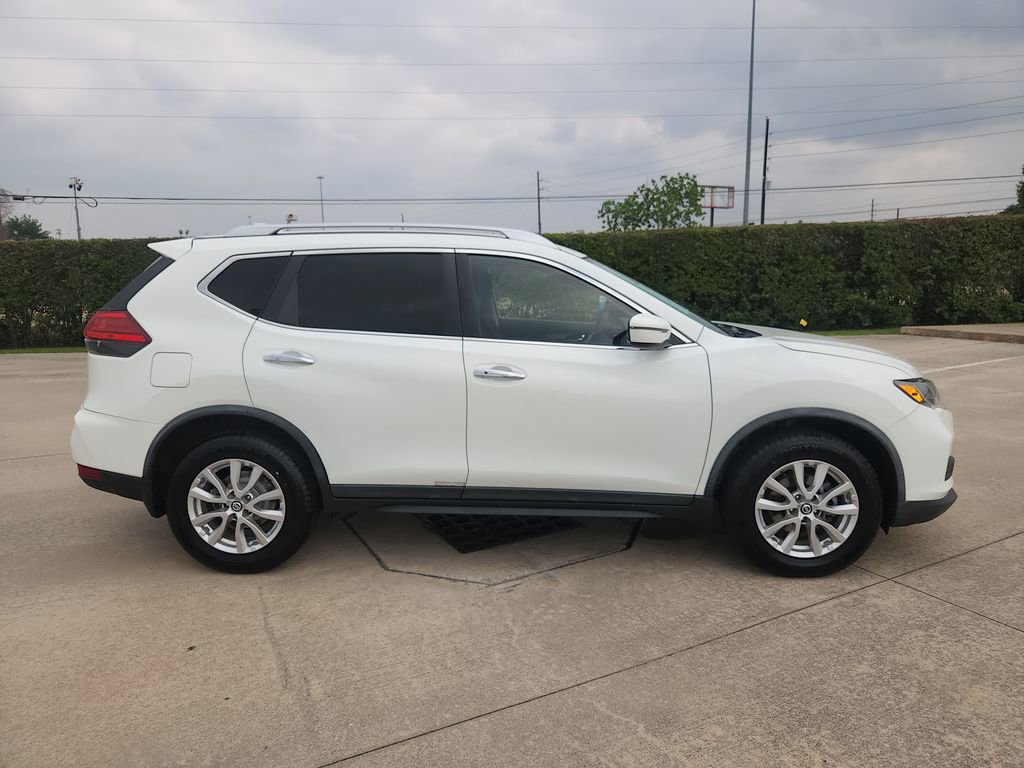 Used 2017 Nissan Rogue SV AWD/4WD image 4