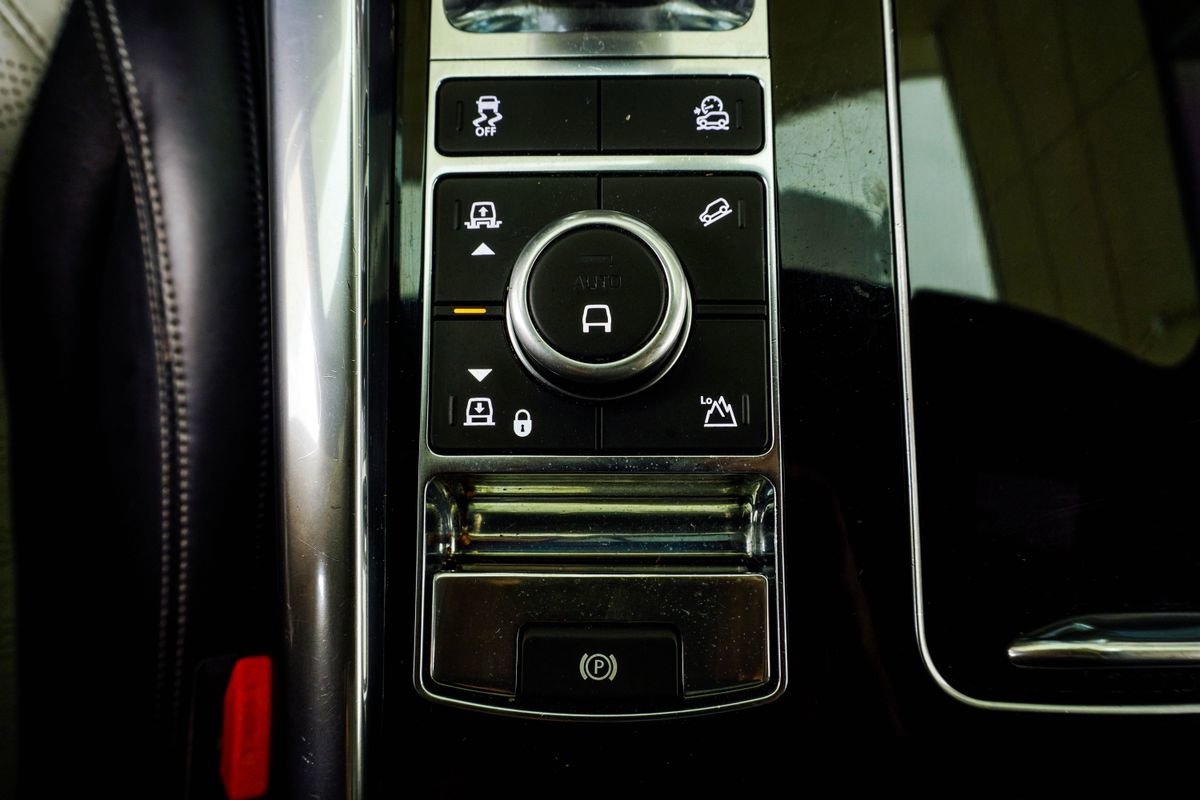 Used 2020 Land Rover Range Rover Sport SVR image 21