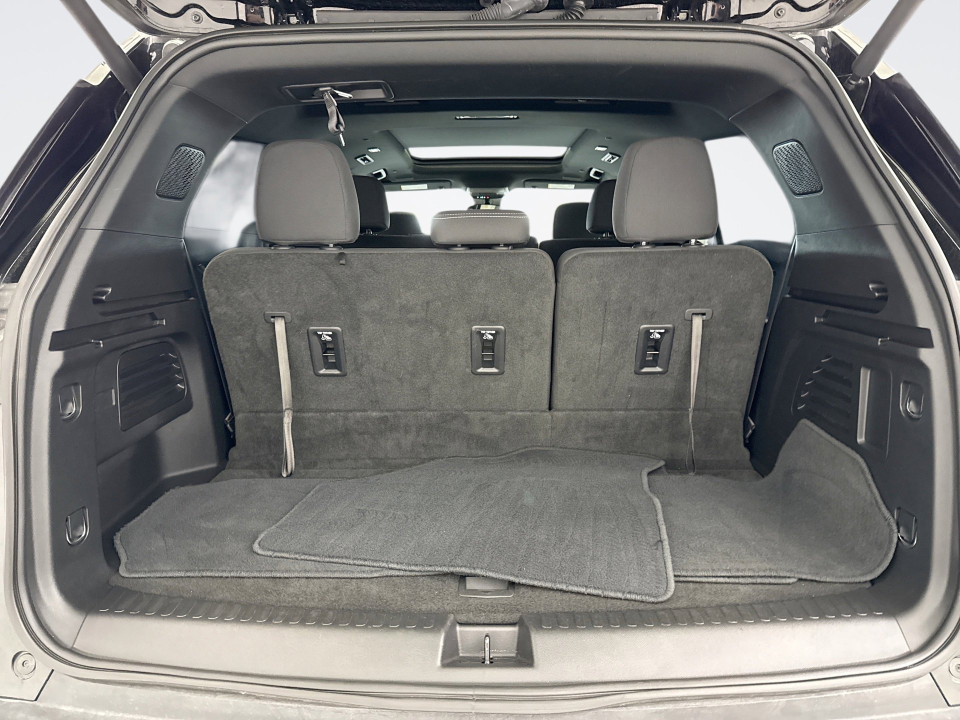 Used 2025 Chevrolet Traverse LT w/ Sun and Wheel Package image 20