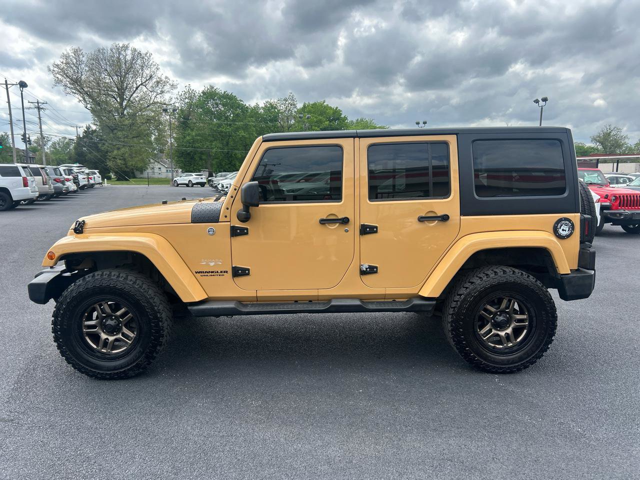 Used 2013 Jeep Wrangler Unlimited Sahara w/ Dual Top Group image 8
