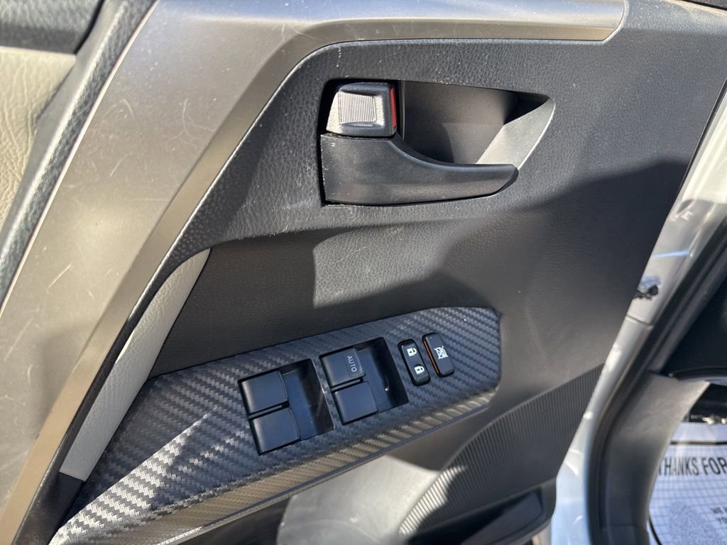 Used 2015 Toyota RAV4 LE image 18