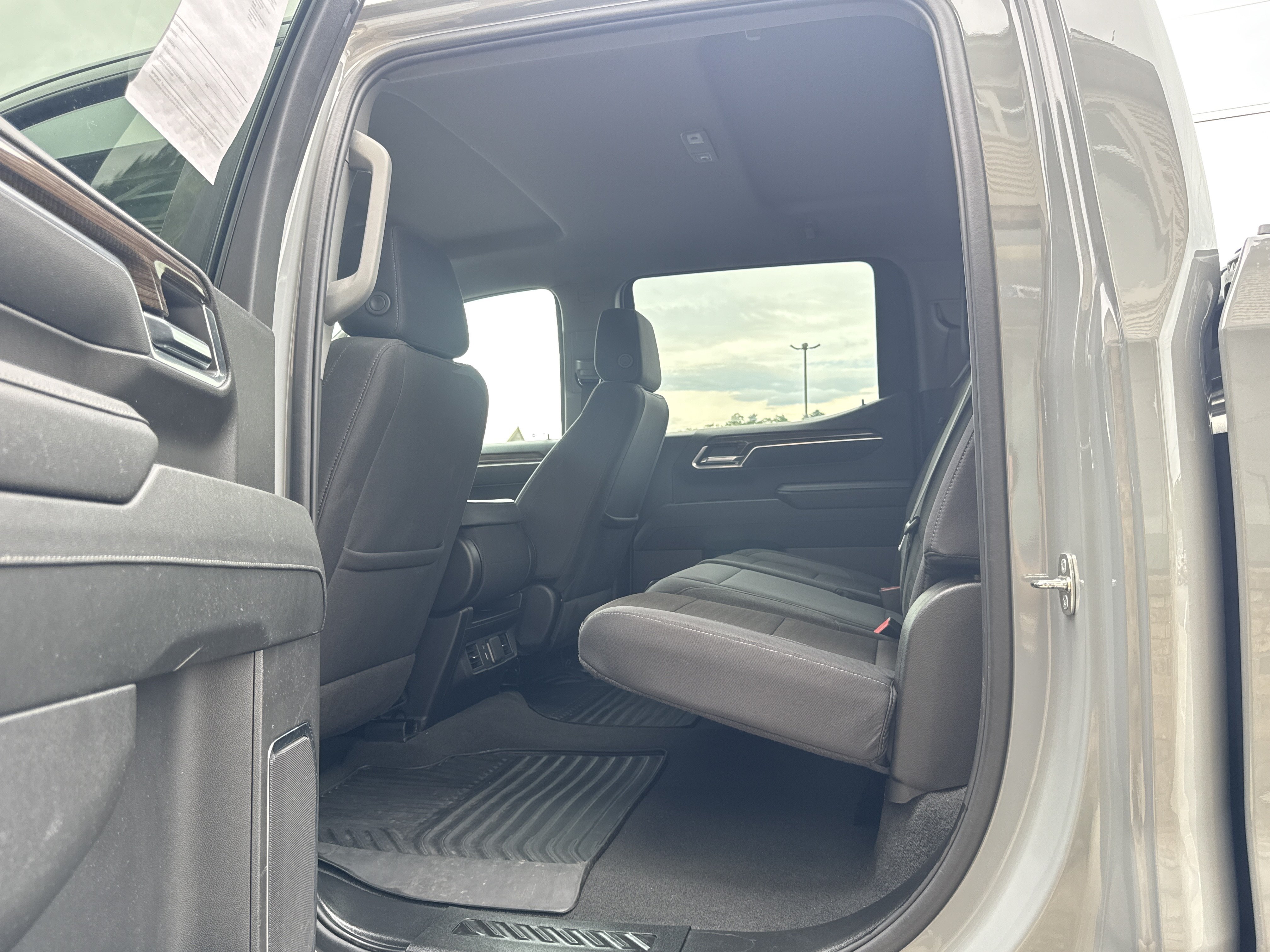 Used 2024 Chevrolet Silverado 1500 LT AWD/4WD image 10