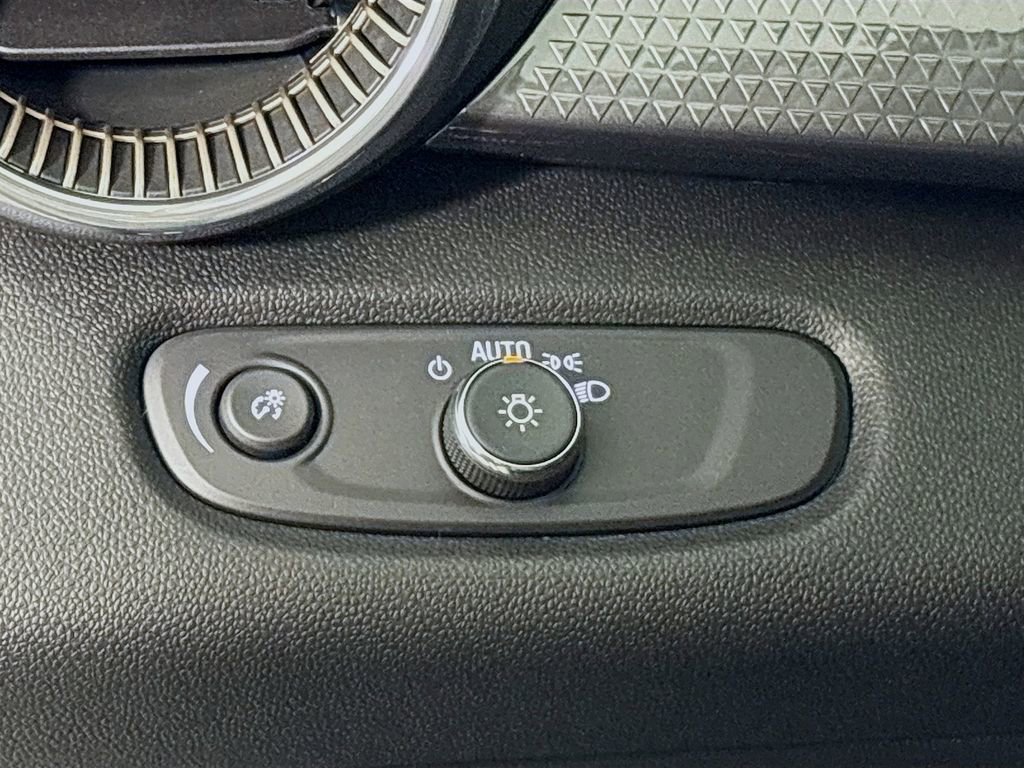 New 2026 Chevrolet Trax ACTIV w/ Sunroof Package image 10