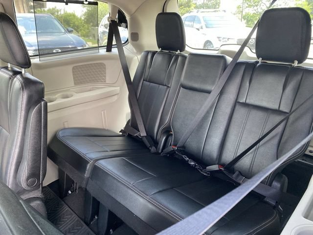 Used 2014 Chrysler Town & Country Touring-L w/ Driver Convenience Group FWD image 26