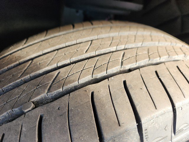 Used 2023 GMC Acadia SLE w/ Driver Convenience Package image 9