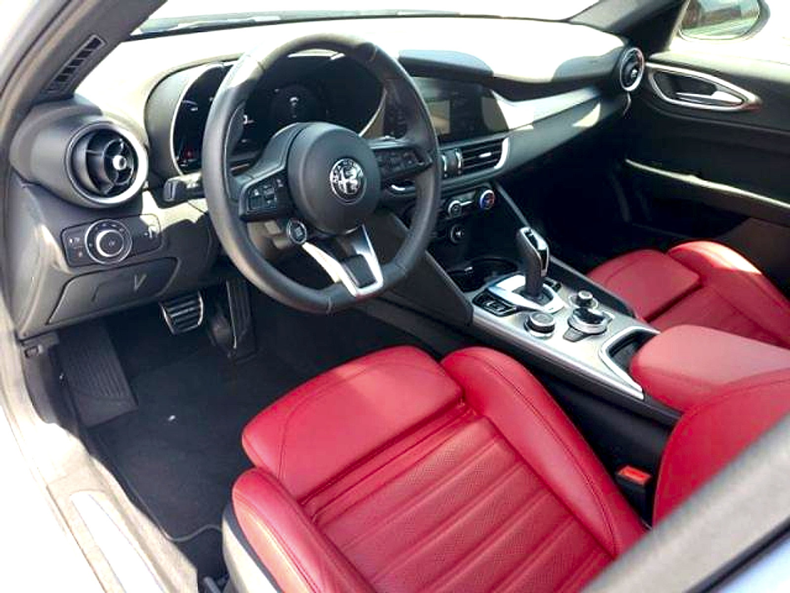New 2024 Alfa Romeo Giulia Ti w/ Performance Driving Package RWD image 8