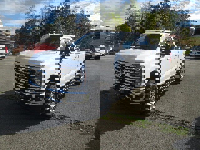 New 2026 Ford F250 4x4 Crew Cab Super Duty image 3