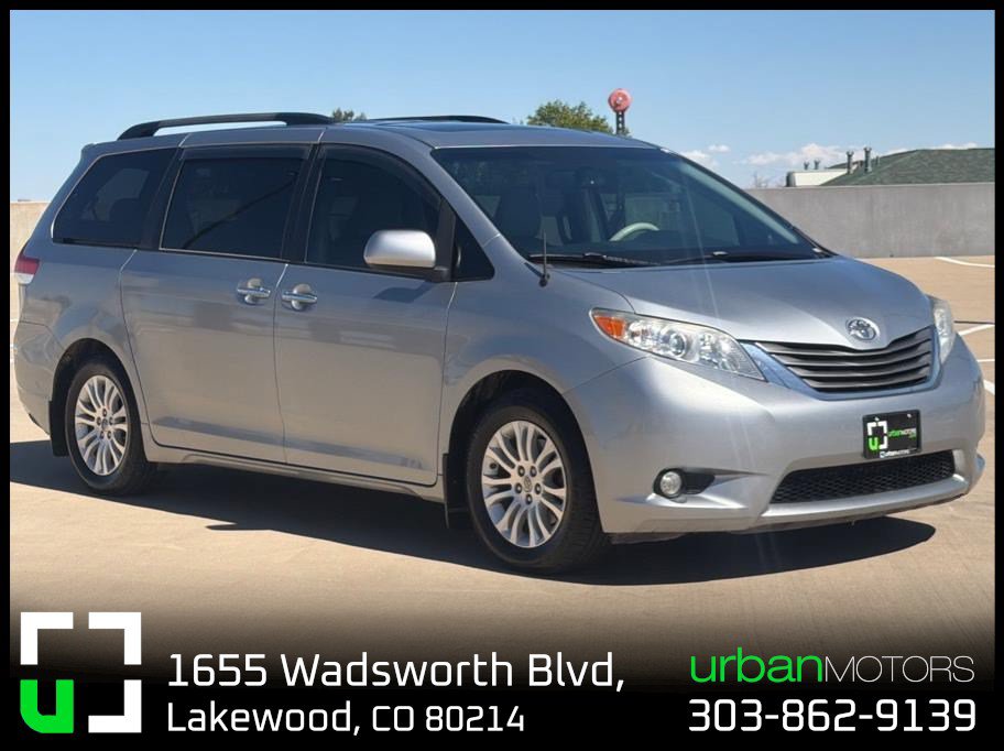 Used 2014 Toyota Sienna XLE FWD image 1