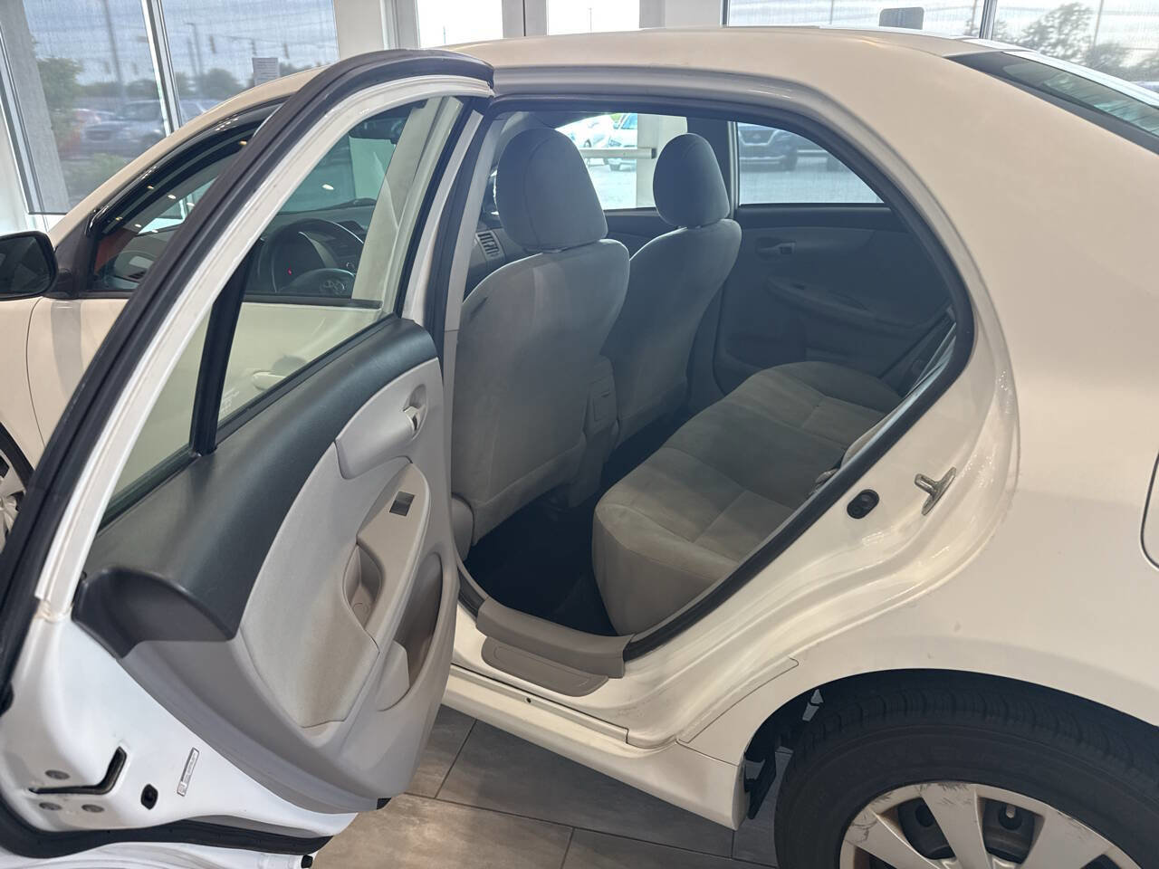 Used 2012 Toyota Corolla L FWD image 20