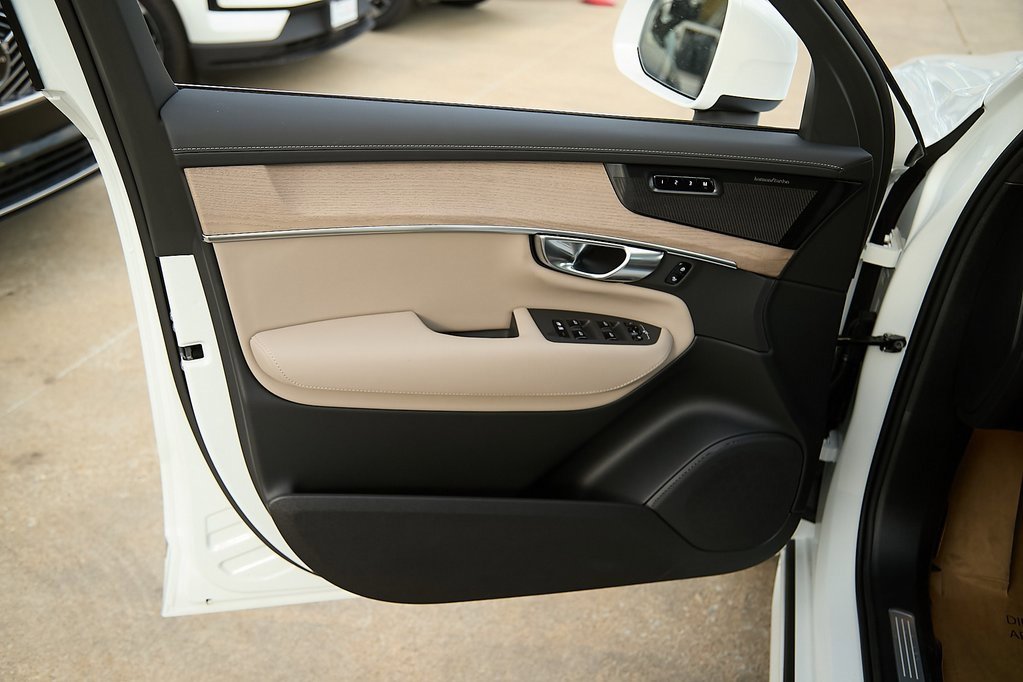 New 2026 Volvo XC90 T8 Plus image 10