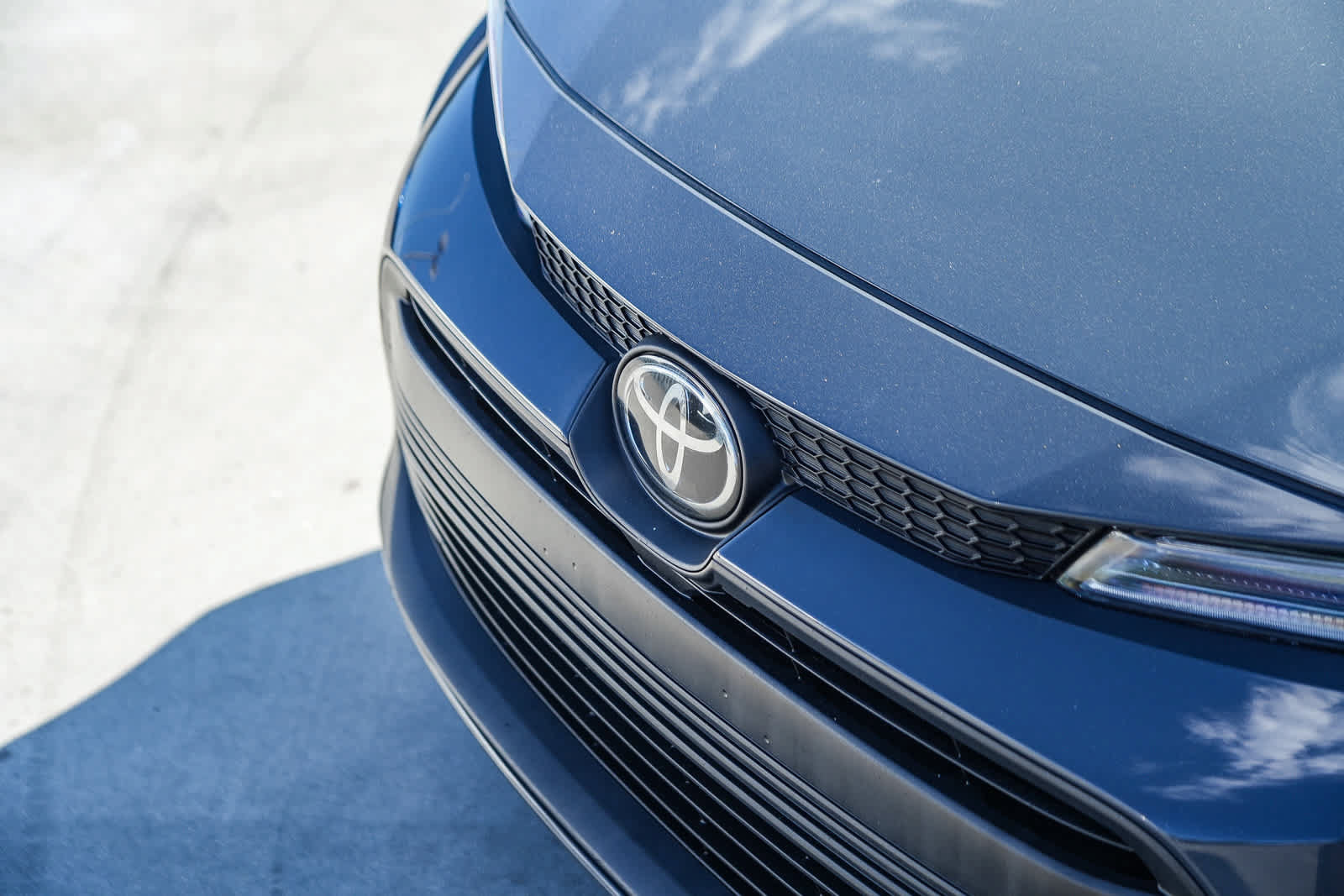 Used 2024 Toyota Corolla LE FWD image 3