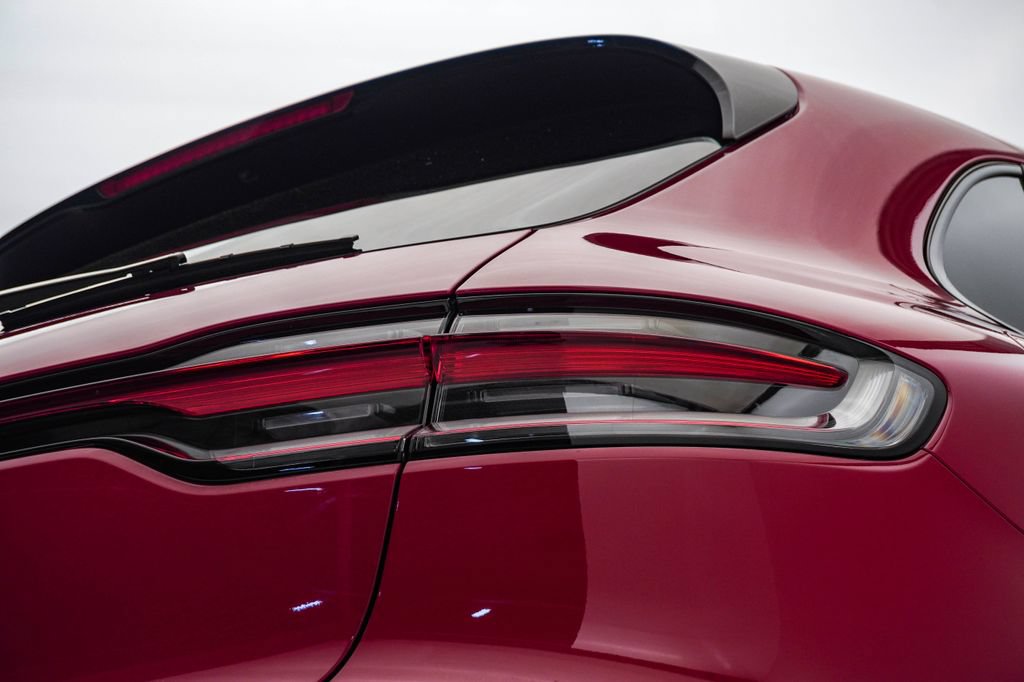 Certified 2026 Porsche Macan AWD/4WD image 12