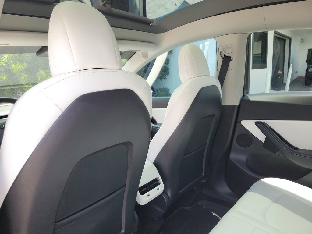 Used 2022 Tesla Model Y Performance AWD/4WD image 13