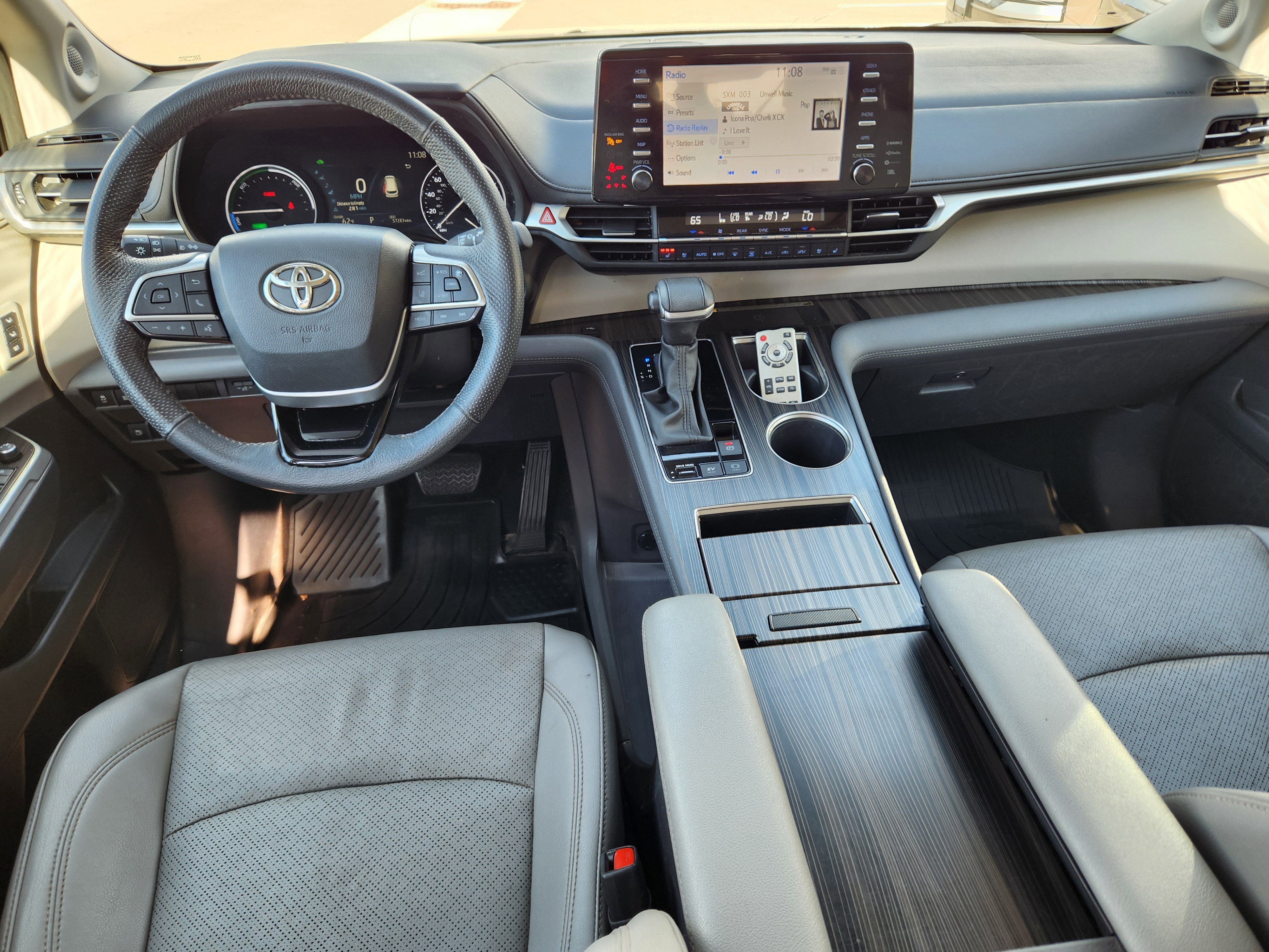 Used 2023 Toyota Sienna Limited image 12