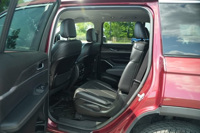 Used 2022 Jeep Grand Cherokee L Limited AWD/4WD image 15
