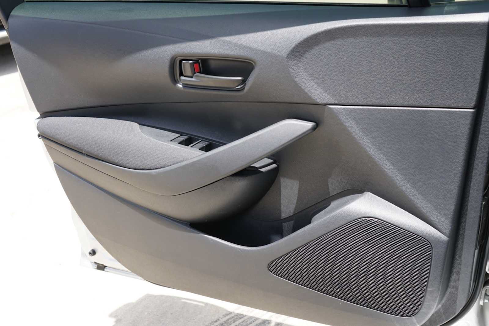 Used 2025 Toyota Corolla LE FWD image 14