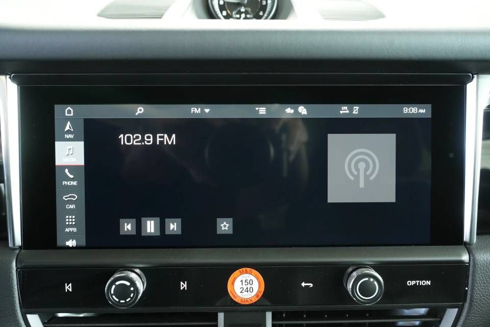 Certified 2025 Porsche Macan AWD/4WD image 18