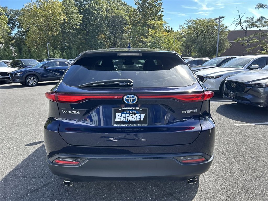 Used 2021 Toyota Venza LE image 7