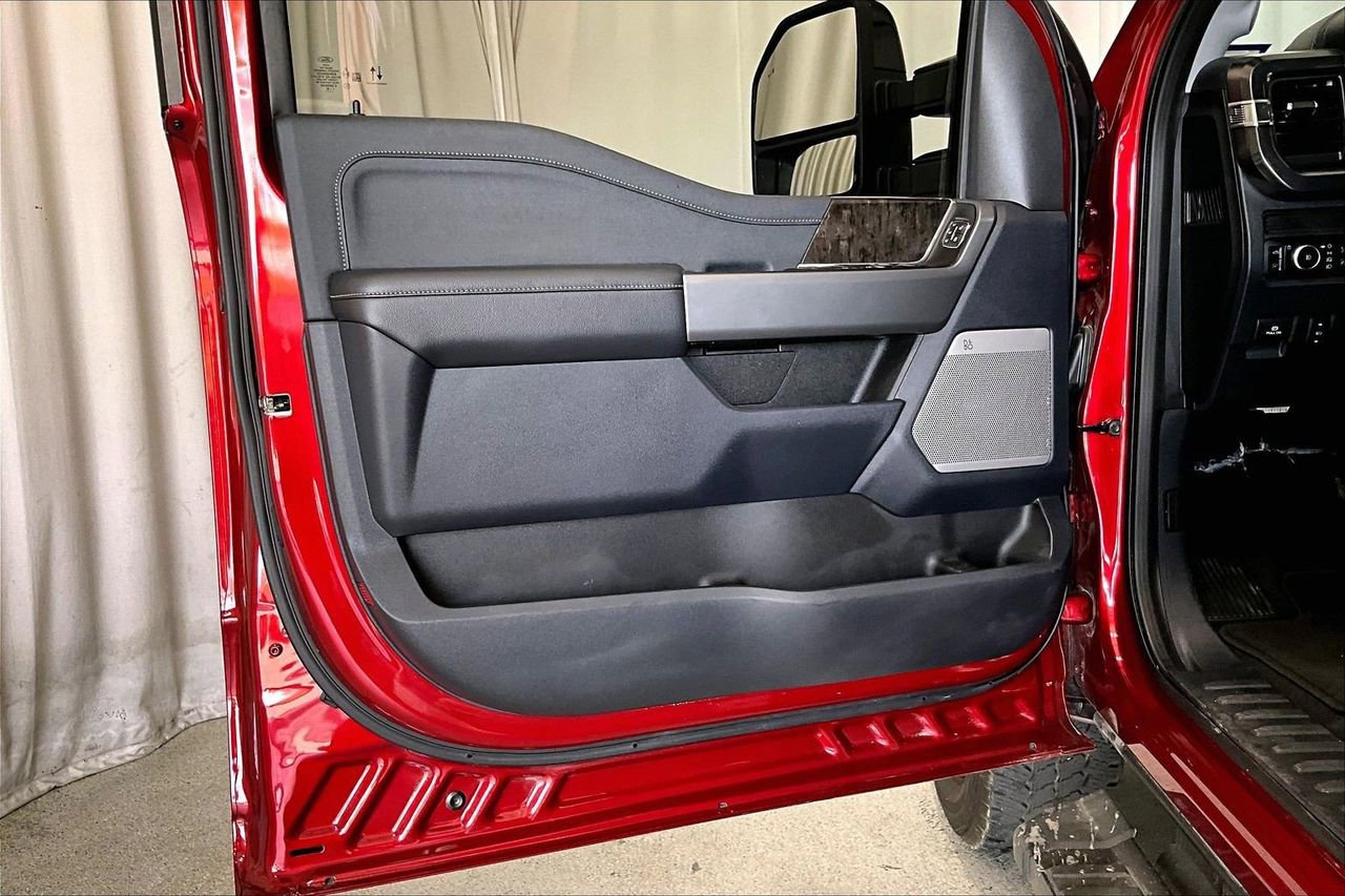 Used 2025 Ford F250 Lariat w/ Black Appearance Package image 21