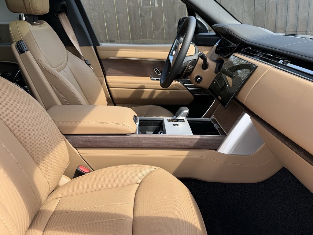 New 2025 Land Rover Range Rover SE image 12