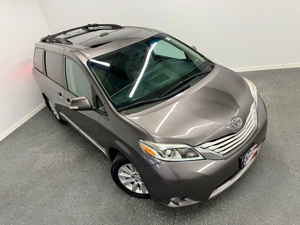 Used 2015 Toyota Sienna Limited image 1