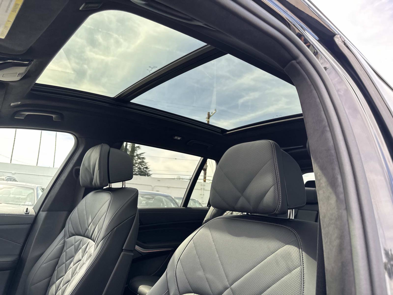 Used 2025 BMW X7 xDrive40i w/ M Sport Package image 19