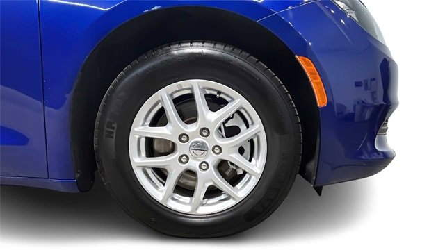 Used 2021 Chrysler Voyager LX image 8