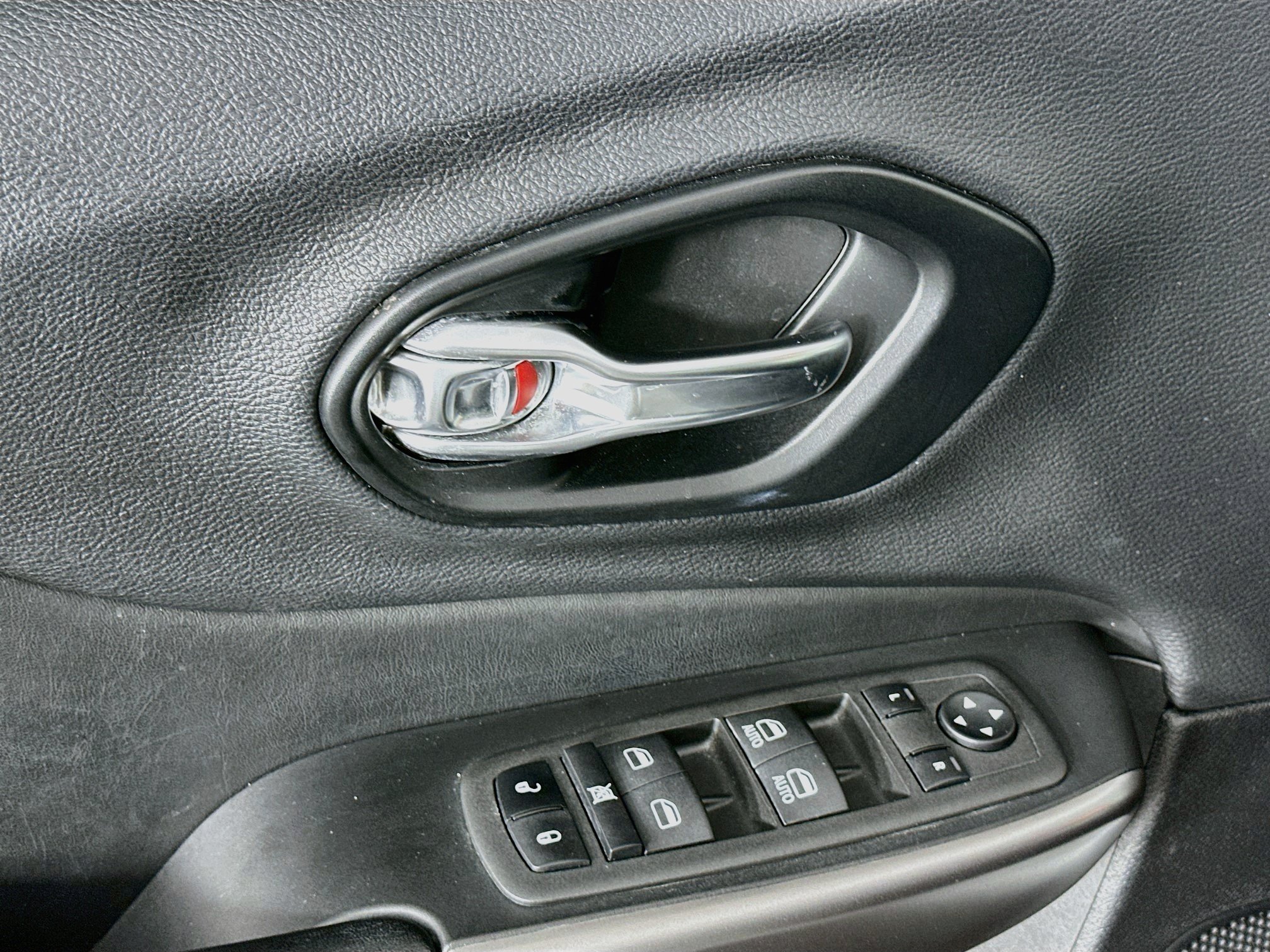 Used 2022 Jeep Cherokee Latitude Lux FWD image 15