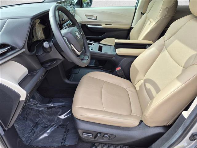 Certified 2024 Toyota Sienna XLE FWD image 15
