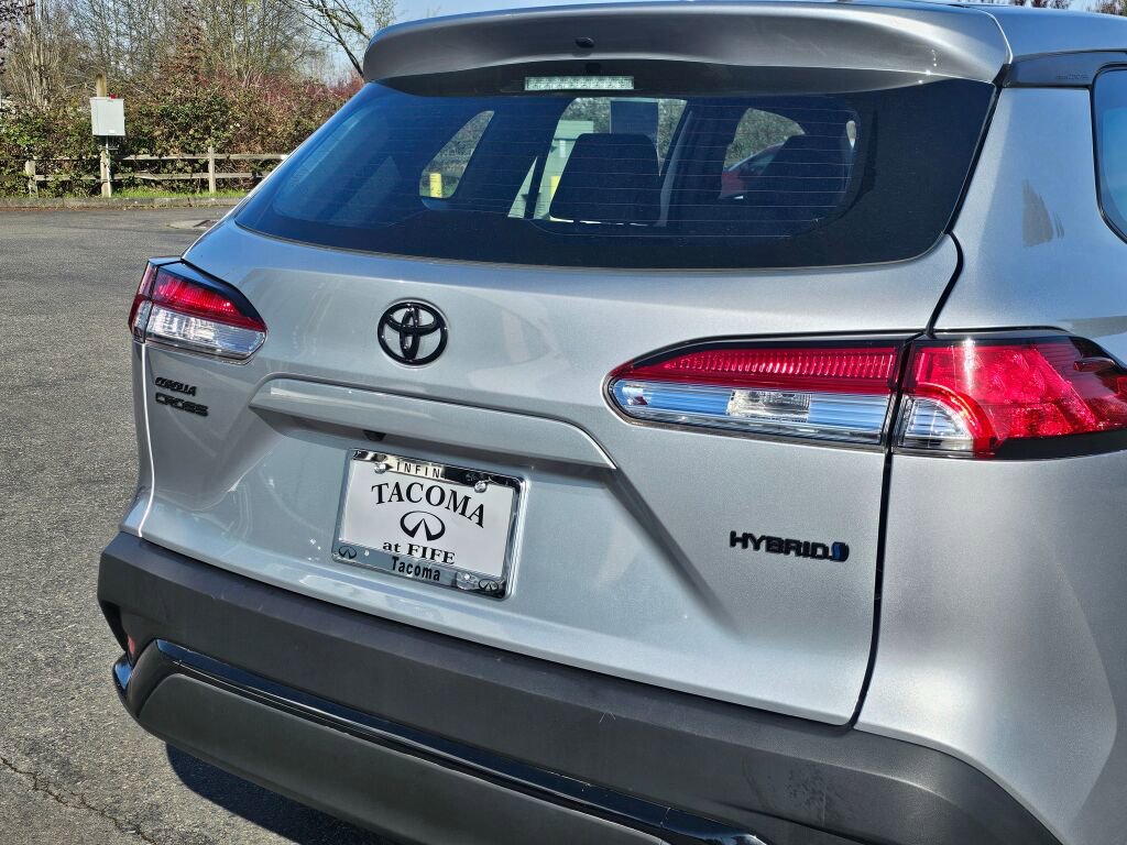 Used 2024 Toyota Corolla Cross AWD Hybrid image 17