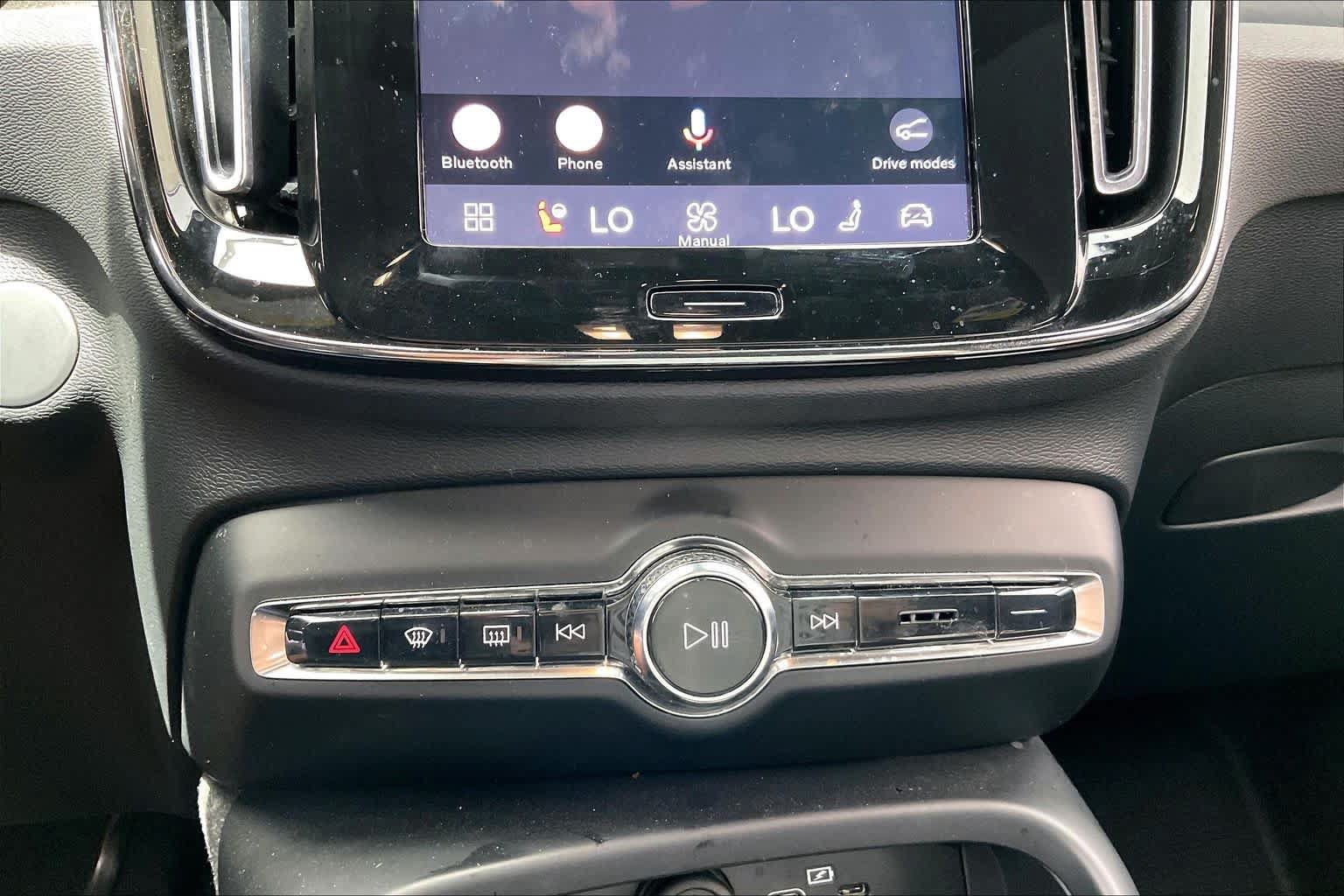 Used 2023 Volvo XC40 Recharge Ultimate AWD/4WD image 30
