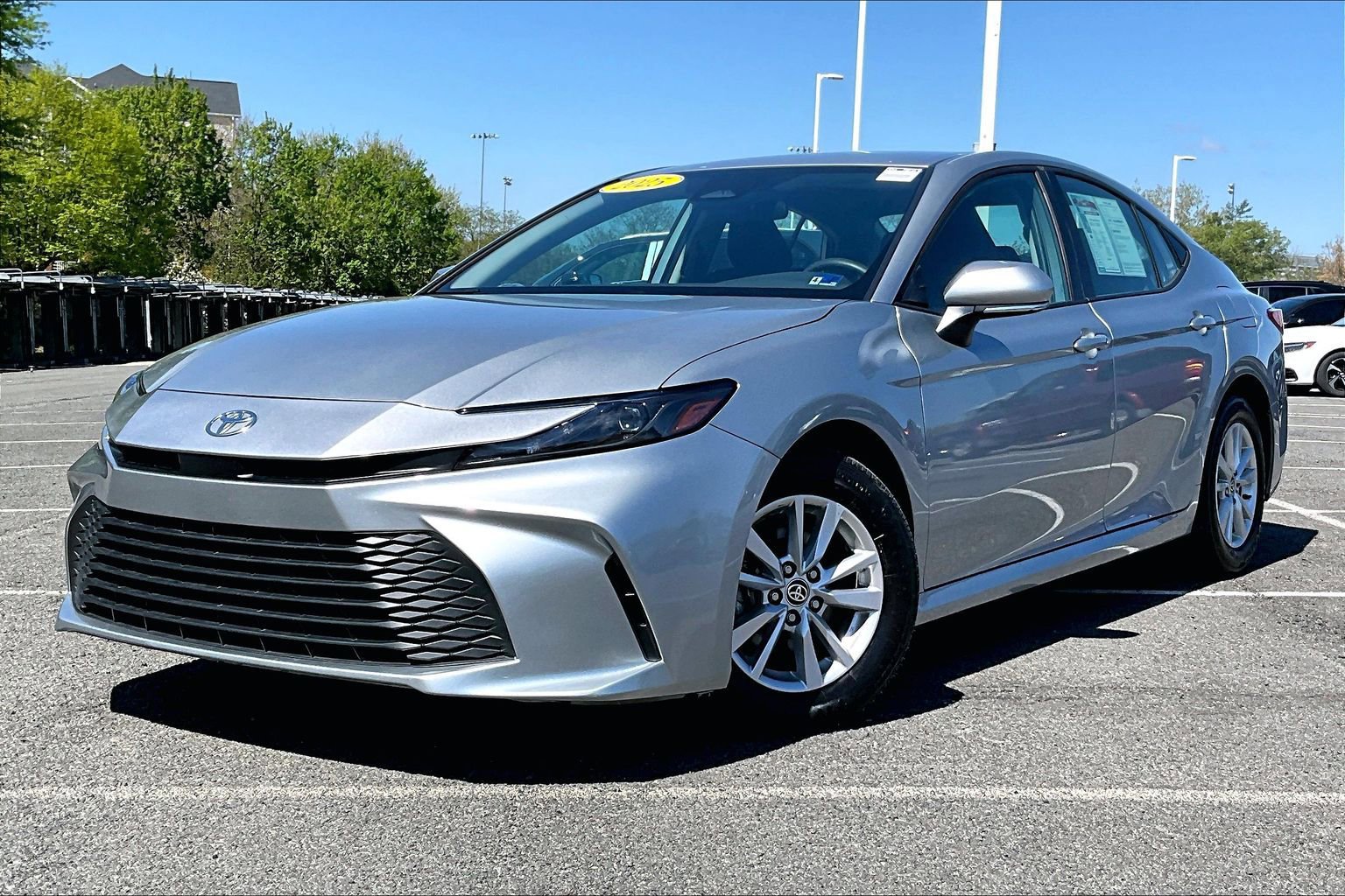 Used 2025 Toyota Camry LE FWD image 1