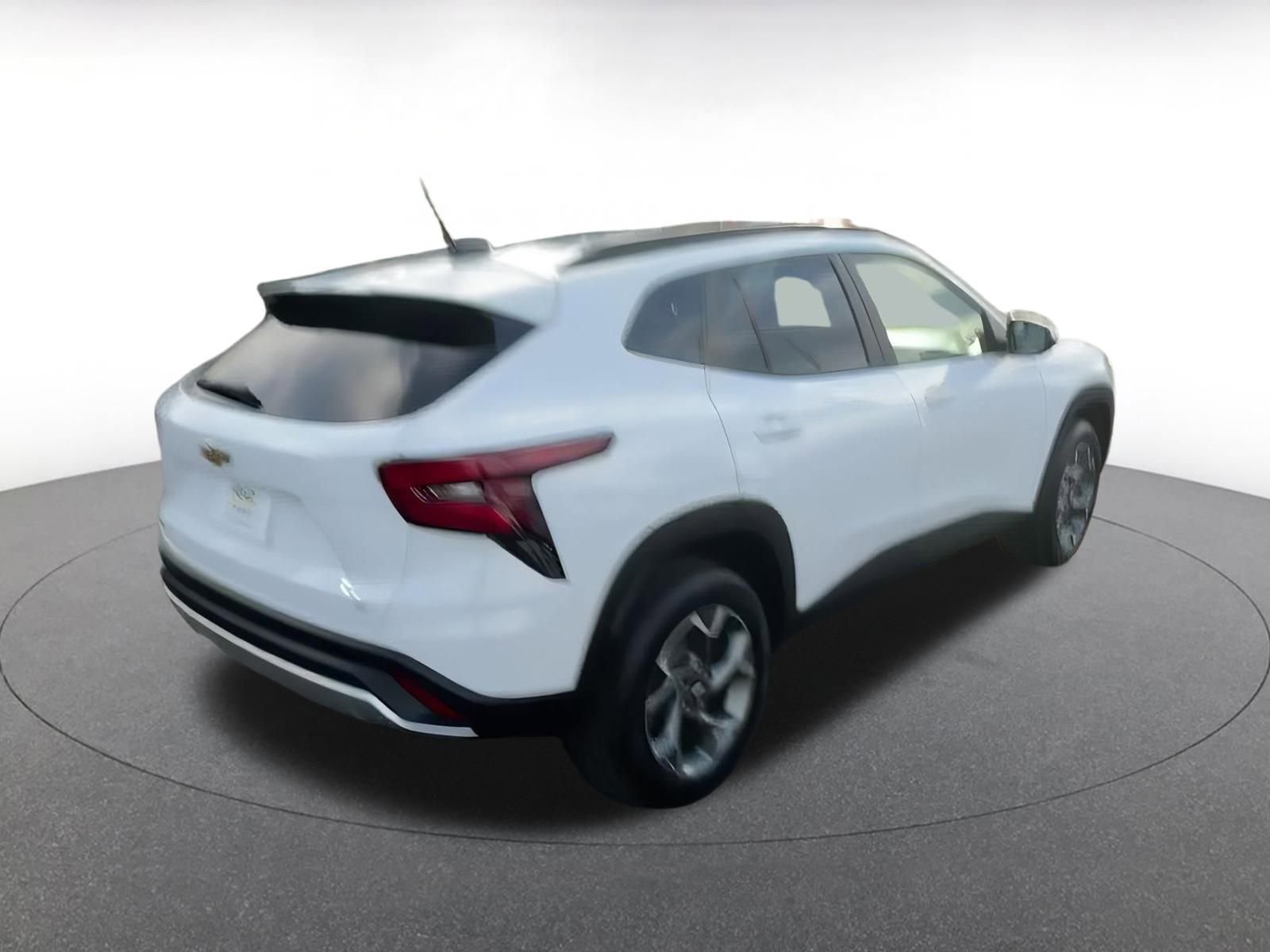 Used 2025 Chevrolet Trax LT w/ LT Convenience Package image 15