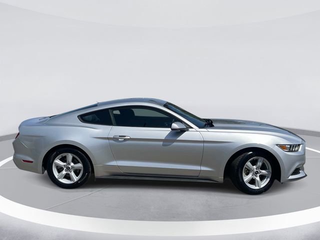 Used 2016 Ford Mustang Coupe RWD image 3