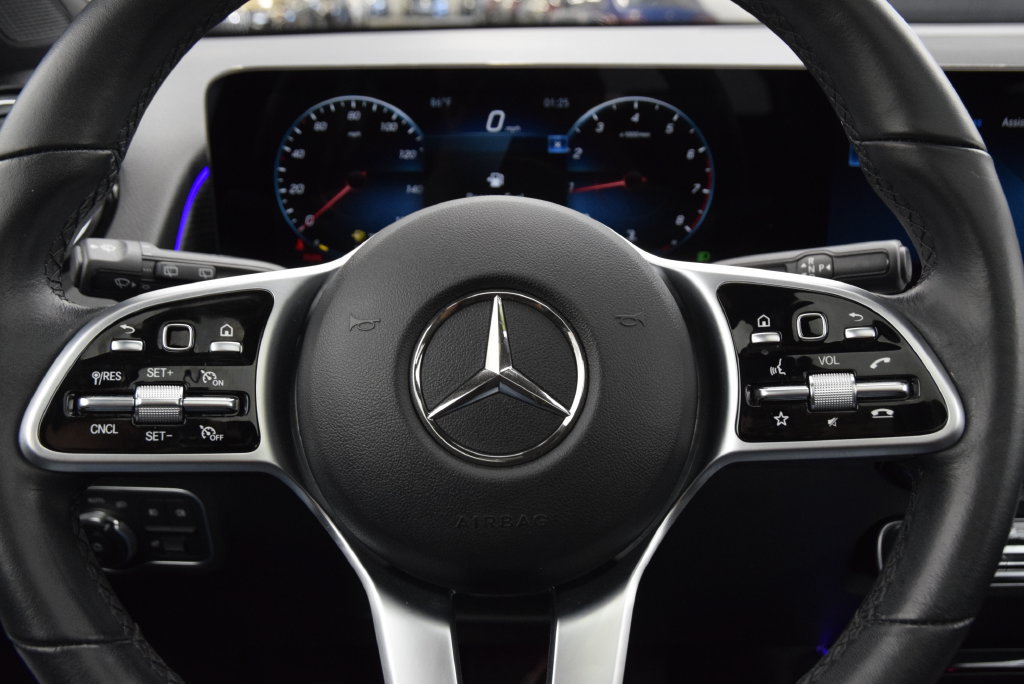 Used 2023 Mercedes-Benz GLB 250 image 23