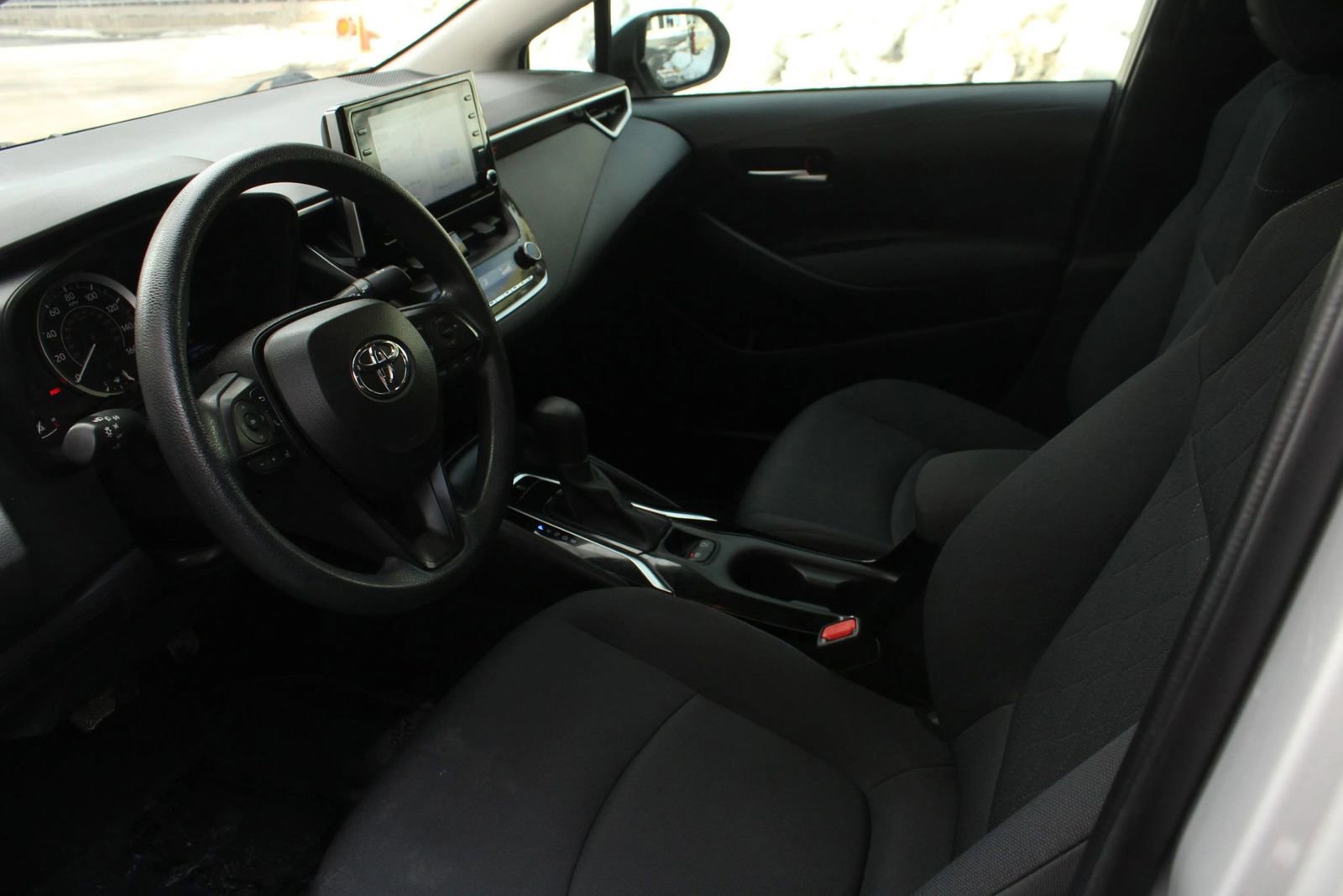 Used 2021 Toyota Corolla LE image 12