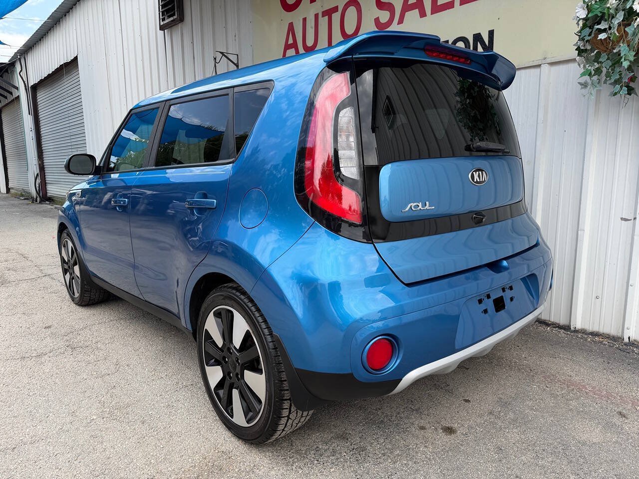 Used 2017 Kia Soul + w/ Designer's Package FWD image 11
